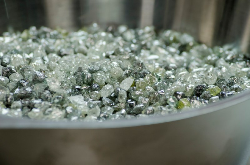 Индия снизила закупки алмазов