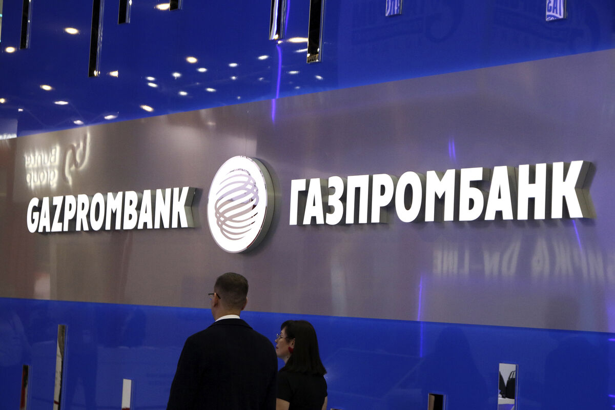 «Газпромбанк» продал все ТЦ «Мега»