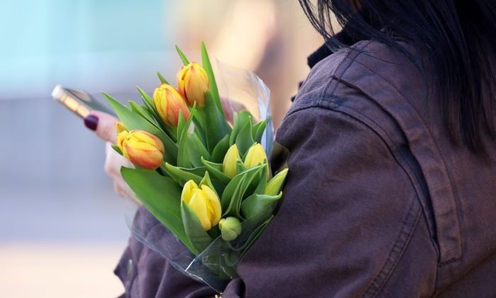 8 Марта: россиянки назвали лучшие и худшие подарки