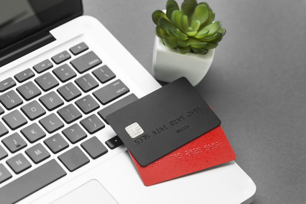 Банки снизили выдачи кредиток