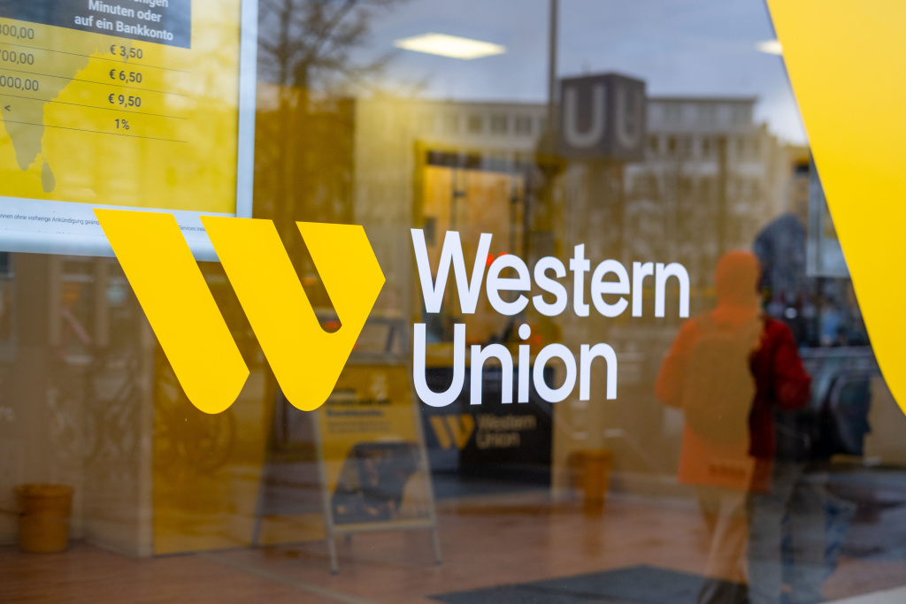 Western Union разрешили продать бизнес