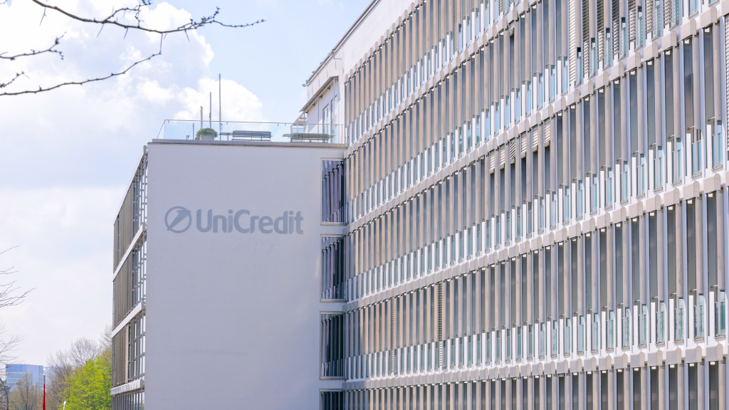 UniCredit gibt VIP-Kunden ab