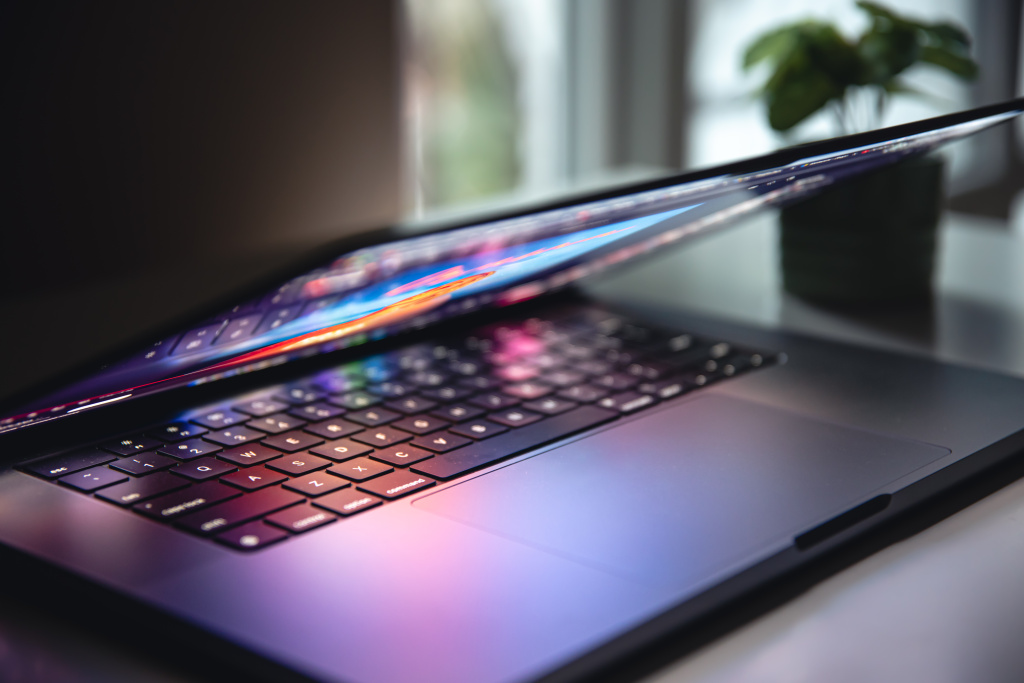 Absatz von Smartphones und Laptops sinkt